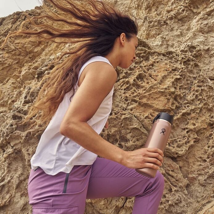 32-oz-lightweight-flex-straw-bottle-m5 hf_s26_lightweight_mcinnis_6946_1_3.jpg
