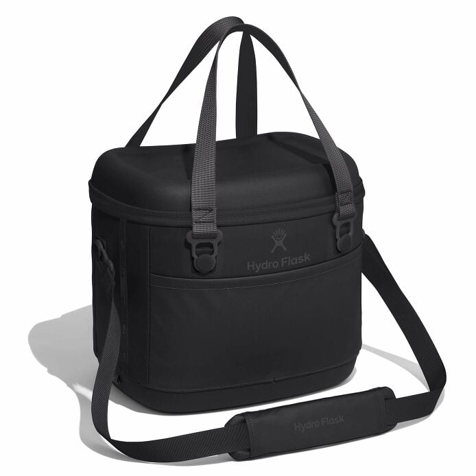 game-day-bundle-q3 12pco001-carryout-cooler-15l-black-angled_1_1.jpg