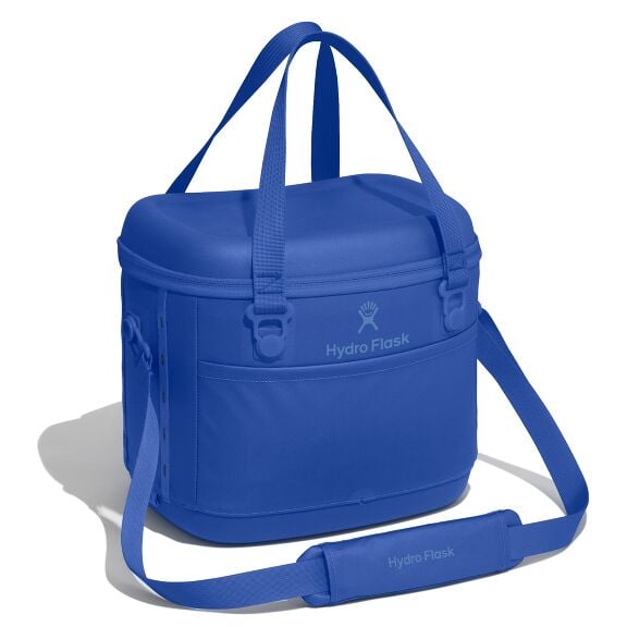 carryouttm-soft-cooler-15-l-i1 12pco382_carryout_cooler_15l_capri_blue_angled_1.jpg