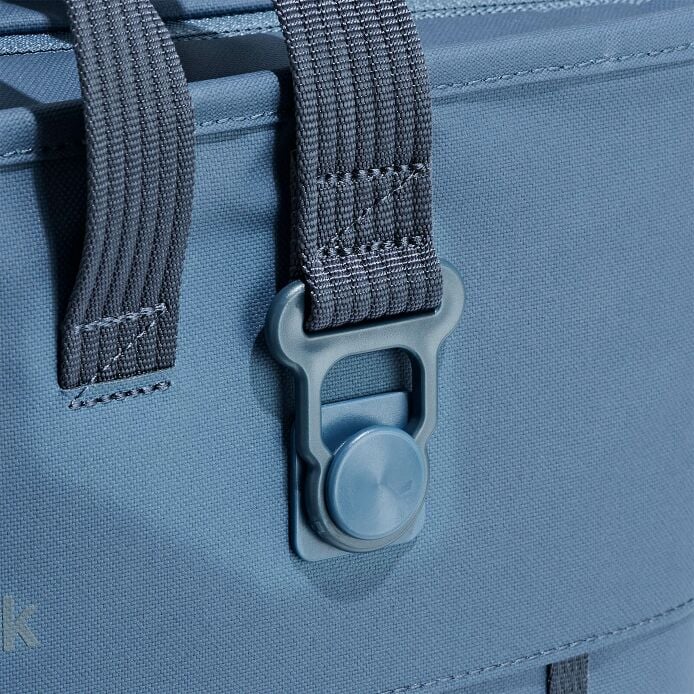 carryouttm-soft-cooler-tote-10-l-a3 250815_hydro_cooler_details_14838_6_3.jpg