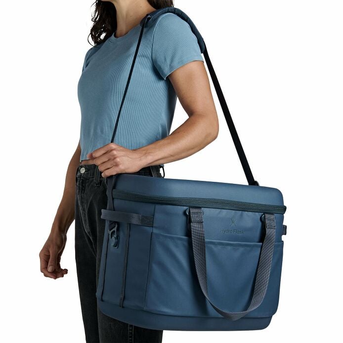 carryouttm-soft-cooler-30-l-b9 250815_hydro_s26_hb_14546_5.jpg