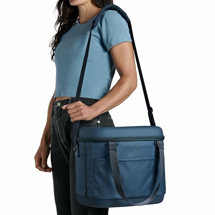 carryouttm-soft-cooler-15-l-i1 250815_hydro_s26_hb_14556_6.jpg