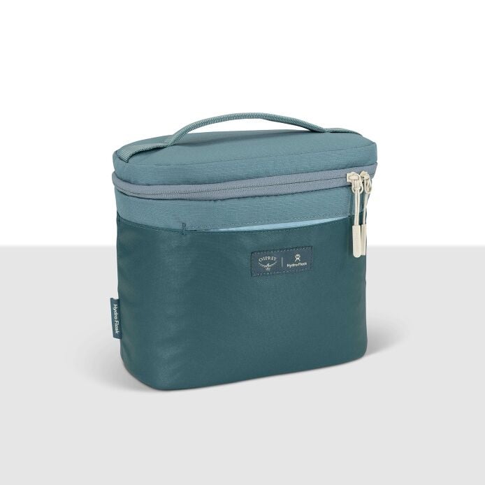 osprey-axis-x-hydro-flask-campus-essentials-bundle-p0 axisxhydroflask_s26_detail1_cascadeblue_10007249_1.jpg