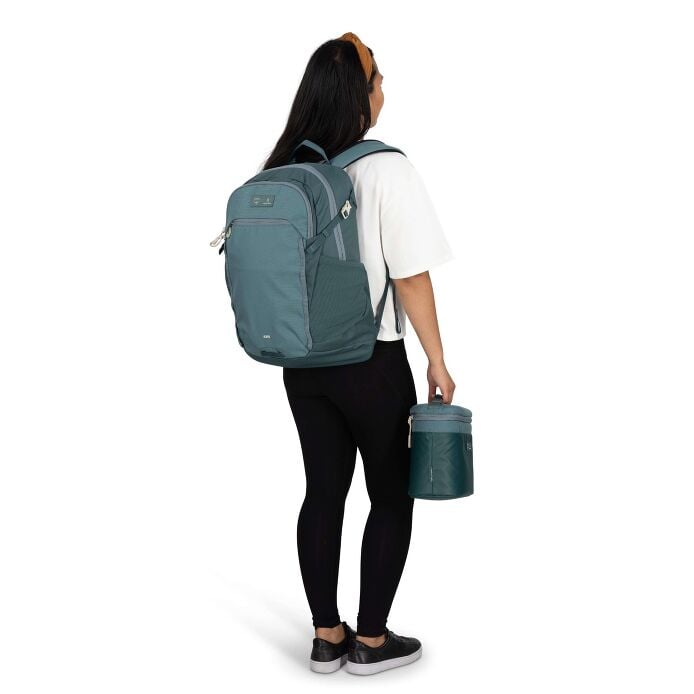 osprey-axis-x-hydro-flask-campus-essentials-bundle-p0 axisxhydroflask_s26_onbody2_cascadeblue_10007249_2.jpg