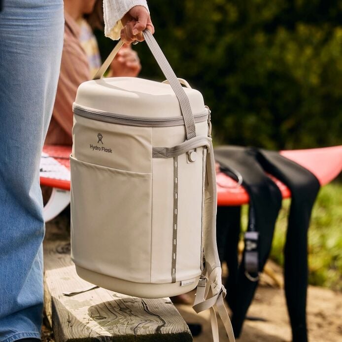 carryouttm-backpack-22-l-y4 hf_carryout_bouwer_d1_l1_torrey_pines_lifestyle_1444_2.jpg