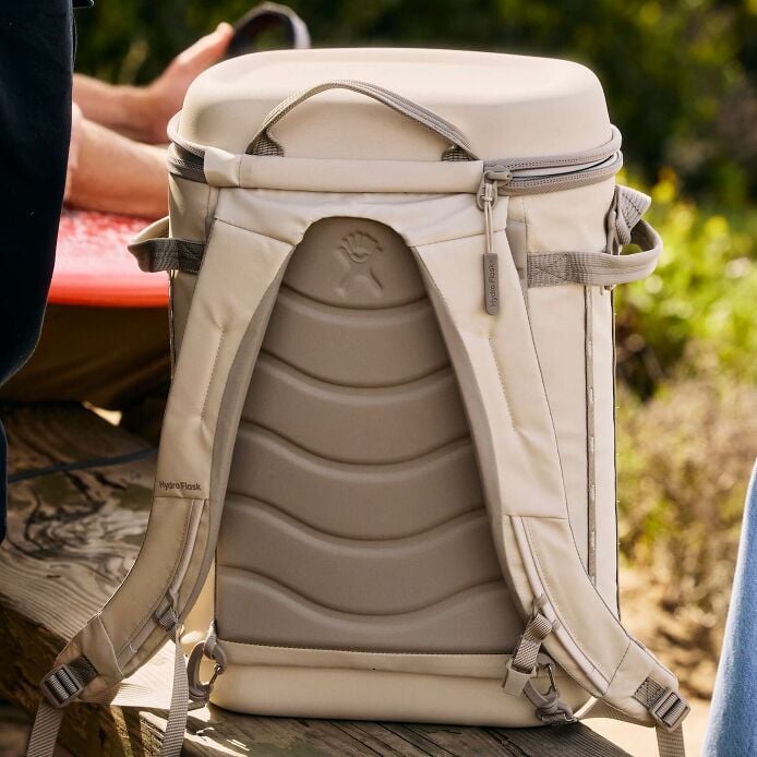 carryouttm-backpack-22-l-y4 hf_carryout_bouwer_d1_l1_torrey_pines_lifestyle_1841_3.jpg