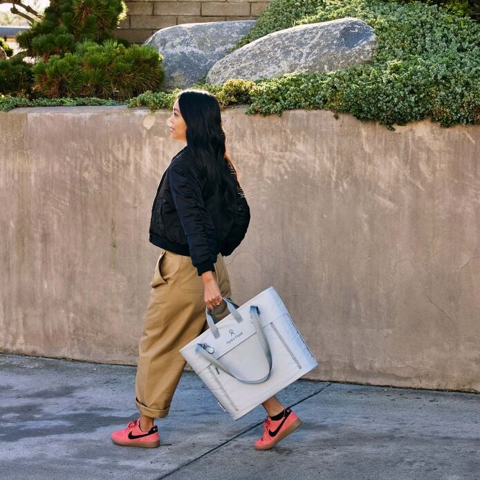 carryouttm-soft-cooler-tote-20-l-g8 hf_carryout_bouwer_d2_l1_stone_steps_0066_1.jpg