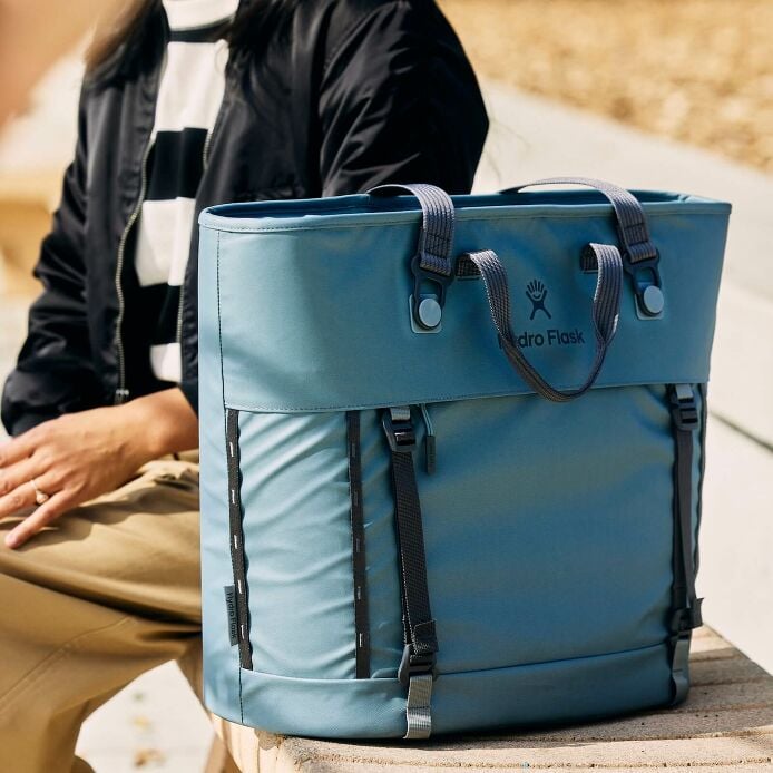 carryouttm-soft-cooler-tote-30-l-y9 hf_carryout_bouwer_d2_l2_parking_soccer_1930_1_1.jpg