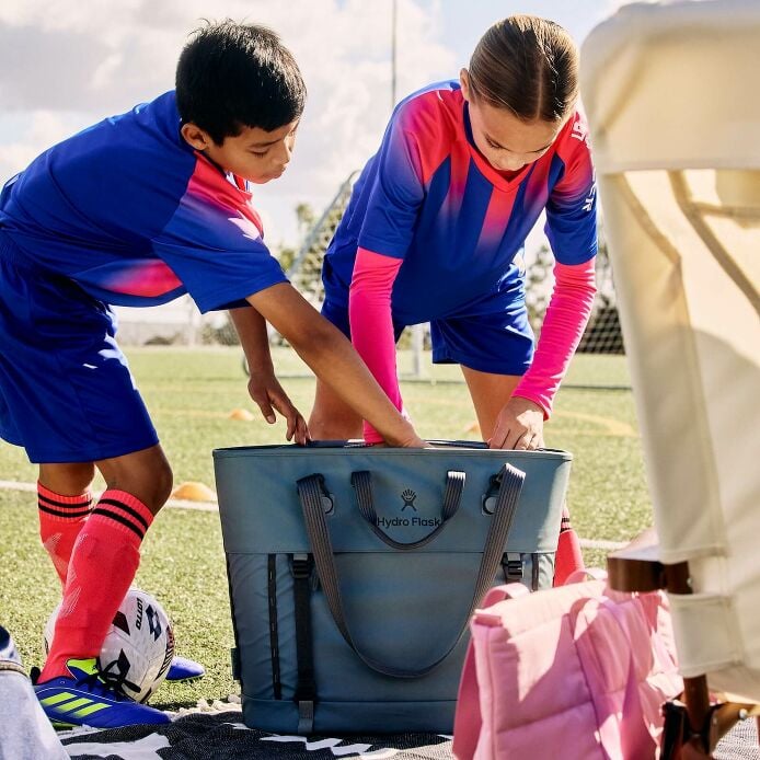 carryouttm-soft-cooler-tote-30-l-y9 hf_carryout_bouwer_d2_l2_parking_soccer_2454_1_1.jpg