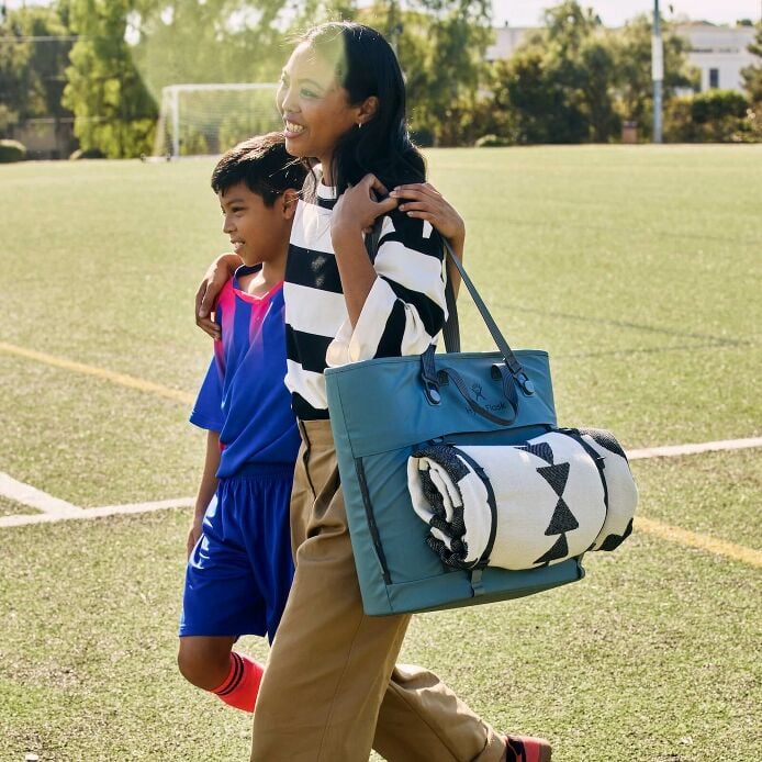 carryouttm-soft-cooler-tote-30-l-y9 hf_carryout_bouwer_d2_l2_parking_soccer_3406_1_1.jpg