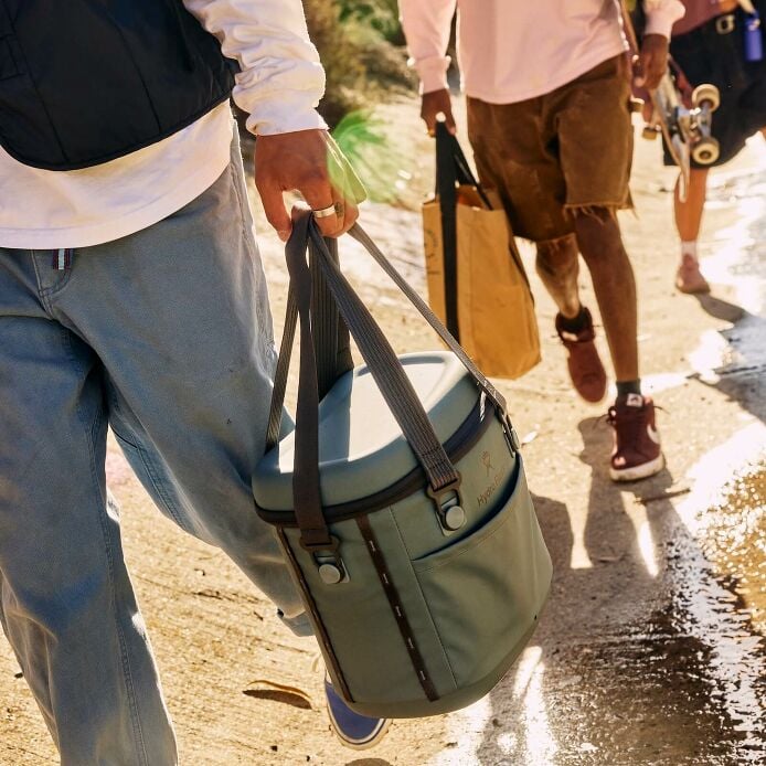 carryouttm-soft-cooler-10-l-j6 hf_carryout_bouwer_d2_l3_skate_ditch_3744_5.jpg