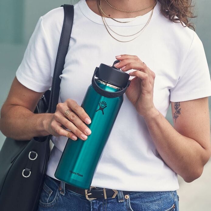 32-oz-lightweight-flex-straw-bottle-m5 hf_s26_lightweight_mcinnis_5167_2_3.jpg