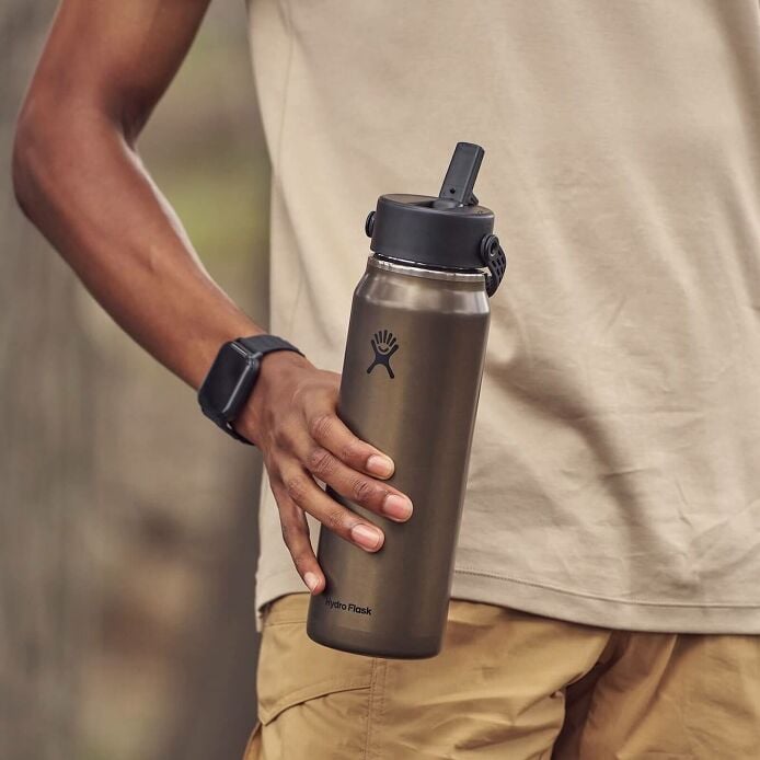 32-oz-lightweight-flex-straw-bottle-m5 hf_s26_lightweight_mcinnis_6345_2_3.jpg