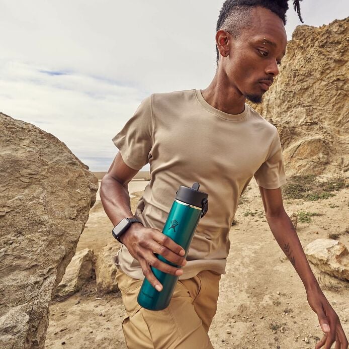 24-oz-lightweight-flex-straw-bottle-a8 hf_s26_lightweight_mcinnis_6828_4.jpg