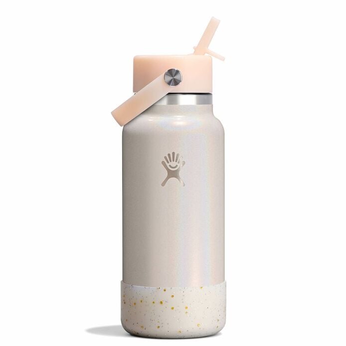 medium-boot-o2 le-f25w32-g-32-oz-wide-flex-straw-cap-glimmer-cream-straight-withboot_1_1_1.jpg
