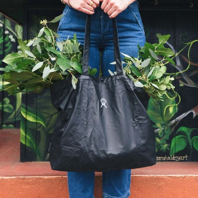 20-l-tag-along-tote-o1 s25_tagalongtote_post_3_1_1_1.jpg